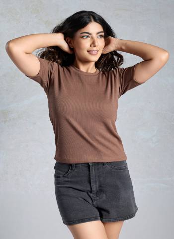 Looking These Beautiful Looking Readymade Tank Top.These Top is Fabricated On Knited.Its Beautified With Solid Designer.