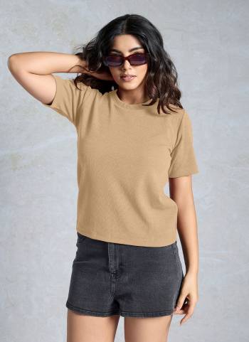 Looking These Beautiful Looking Readymade Tank Top.These Top is Fabricated On Knited.Its Beautified With Solid Designer.