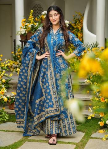 Attractive Looking These Beautiful Looking Readymade Plazzo Suits.These Top Are Muslin And Bottom is Fabricated On Muslin And Muslin Dupatta.Its Beautified With Designer Digital Printed.