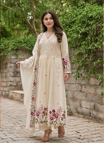 Garb These Suit in Fine Colored Pair With Bottom And Dupatta.These Top Are Chanderi Silk And Bottom Are Fabricated On Chanderi Silk Pair With Chanderi Dupatta.Its Beautified With Designer Embroidery Work.