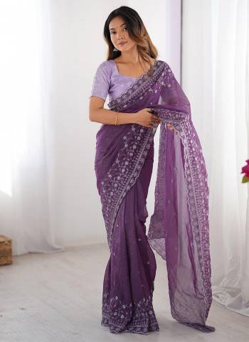 Looking These Party Wear Saree in Fine Colored.These Saree Are Crunchy Silk And Blouse is Fabricated On Banglori Silk.Its Beautified With Designer Embroidery Cut  Work.
