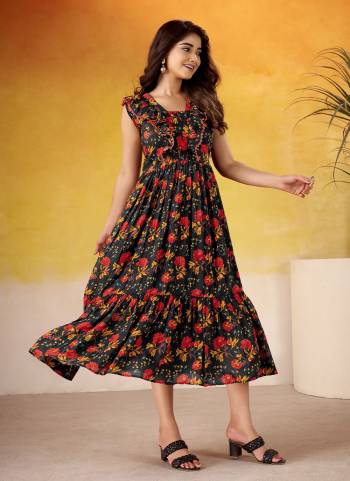 Attractive These Beautiful Looking Readymade Long Kurti.These Kurti Fabricated On Maslin Silk.Its Beautified With Designer Floral Printed.