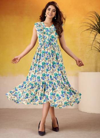 Attractive These Beautiful Looking Readymade Long Kurti.These Kurti Fabricated On Maslin Silk.Its Beautified With Designer Floral Printed.