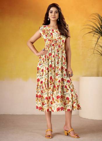 Attractive These Beautiful Looking Readymade Long Kurti.These Kurti Fabricated On Maslin Silk.Its Beautified With Designer Floral Printed.