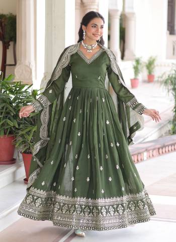 Garb These Beautiful Looking Party Wear Readymade Long Gown With Dupatta.These Gown Are Vichitra Silk And Dupatta is Fabricated On Vichitra Silk.Its Beautified With Designer Jari,Sequance Embroidery Work.