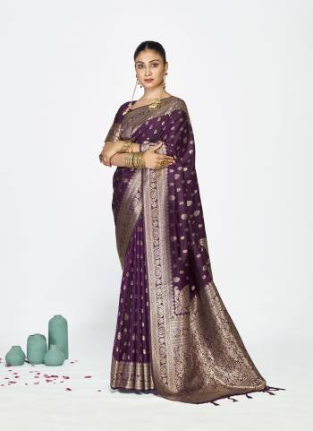 Attractive These Party Wear Saree in Fine Colored.These Saree And Blouse is Fabricated On Banarasi Silk.Its Beautified With Weaving Jari Butti Designer.