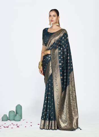 Attractive These Party Wear Saree in Fine Colored.These Saree And Blouse is Fabricated On Banarasi Silk.Its Beautified With Weaving Jari Butti Designer.