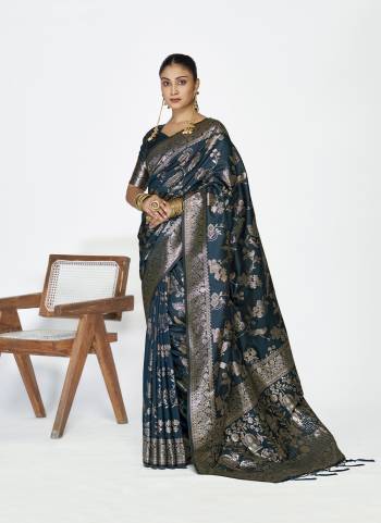 Attractive These Party Wear Saree in Fine Colored.These Saree And Blouse is Fabricated On Banarasi Silk.Its Beautified With Weaving Jari Designer.