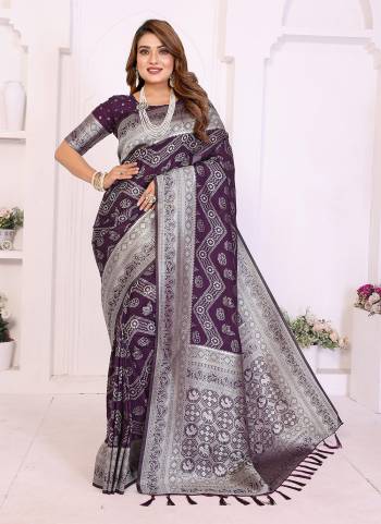 Garb These Festivel,Party Wear Saree in Fine Colored.These Saree And Blouse is Fabricated On Georgette Silk.Its Beautified With Woven Laheriya Jari Designer.