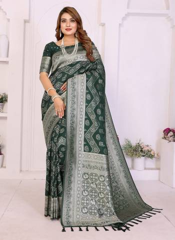 Garb These Festivel,Party Wear Saree in Fine Colored.These Saree And Blouse is Fabricated On Georgette Silk.Its Beautified With Woven Laheriya Jari Designer.