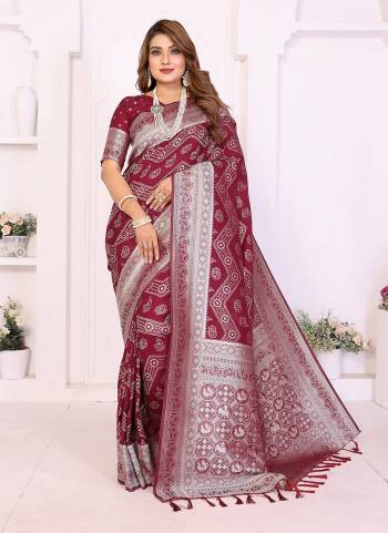 Garb These Festivel,Party Wear Saree in Fine Colored.These Saree And Blouse is Fabricated On Georgette Silk.Its Beautified With Woven Laheriya Jari Designer.