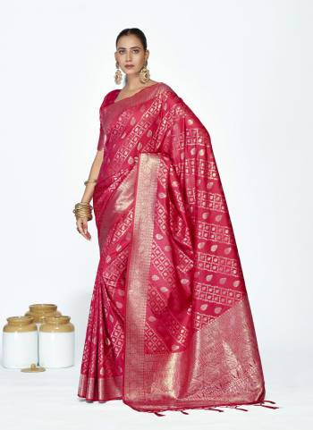 Attractive These Party Wear Saree in Fine Colored.These Saree And Blouse is Fabricated On Banarasi Silk.Its Beautified With Weaving Jari Designer.