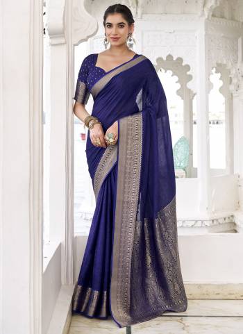 Garb These Festive And Party Wear Saree in Fine Colored.These Saree And Blouse is Fabricated On Chinon.Its Beautified With Weaving Jari Designer.