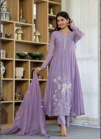 Garb These Suit in Fine Colored Pair With Bottom And Dupatta.These Top Are Chanderi Silk And Bottom Are Fabricated On Chanderi Silk Pair With Chanderi Dupatta.Its Beautified With Designer Embroidery Work.