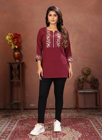 Grab These Beautiful Looking Readymade Short Kurti.These Kurti is Fabricated On Rinkal Cotton.Its Beautified With Designer Embroidery Work.