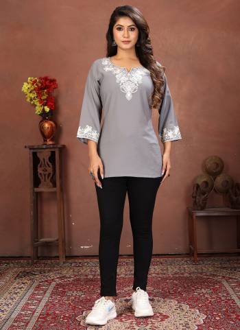 Grab These Beautiful Looking Readymade Short Kurti.These Kurti is Fabricated On Rinkal Cotton.Its Beautified With Designer Embroidery Work.