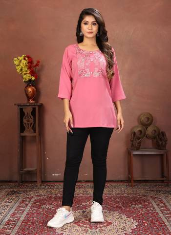 Grab These Beautiful Looking Readymade Short Kurti.These Kurti is Fabricated On Rinkal Cotton.Its Beautified With Designer Embroidery Work.