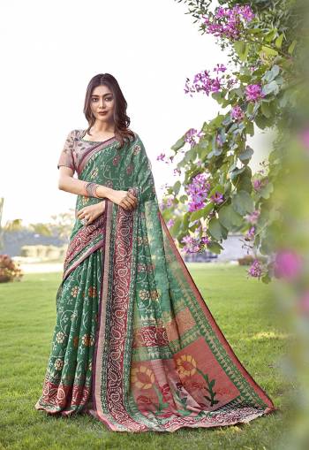 Grab This Pretty Elegant Looking Designer Saree In Black Brasso Print With Contrasting With Blouse. This Saree And Blouse Are Brasso Based Beautified With Stylelist Print. Buy Now. 