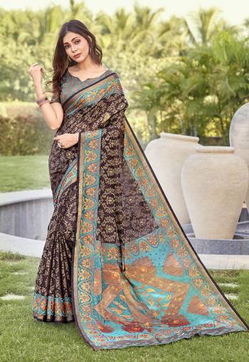 Grab This Pretty Elegant Looking Designer Saree In Black Brasso Print With Contrasting With Blouse. This Saree And Blouse Are Brasso Based Beautified With Stylelist Print. Buy Now. 