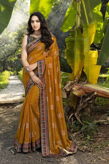 Adorn The Pretty Angelic Look Wearing This Heavy Designer Saree In Digital PrintPaired With ContrastingDigital Print Blouse. This Saree Is Fabricated On Chanderi Silk Paired With Chanderi Silk Fabricated Blouse And Work Border. Its Pretty Color Pallete Will Give An Attractive Look To Your Personality. 