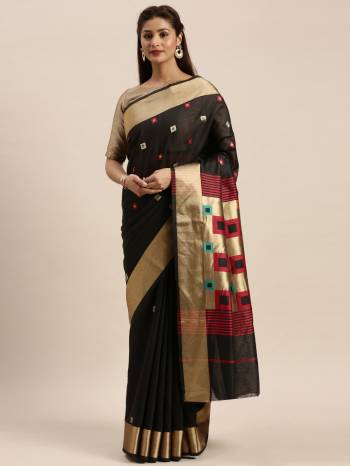 Adorn The Pretty Angelic Look Wearing This Heavy Designer Saree In Color Paired With Contrasting Colored Blouse. This Saree Is Fabricated On Handloom Wevon Cottn Paired With Blouse. Its Pretty Color Pallete Will Give An Attractive Look To Your Personality. 