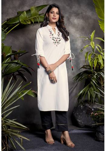 Grab This Readymade Long Kurti In Fine Color Fabricated On South Cotton Beautified With Hand, Jams Work And Pant In Maching Color South Cotton Wevon Design With Pocket. It Is Light In Weight And Easy To Carry All Day Long. 