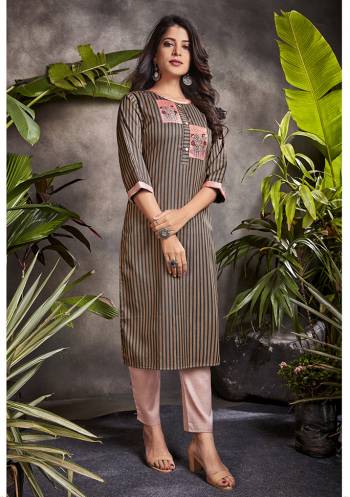 Grab This Readymade Long Kurti In Fine Color Fabricated On South Cotton Beautified With Hand, Jams Work And Pant In Maching Color South Cotton Wevon Design With Pocket. It Is Light In Weight And Easy To Carry All Day Long. 