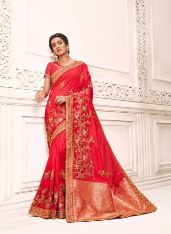 Grab This Pretty Elegant Looking Designer Saree In Fine Color Paired With Contrasting Colored Blouse. This Saree And Blouse Are Vichitra Silk Based Beautified Banarsi Pallu With Heavy Embroidery. Buy Now.