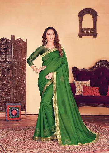 Celebrate This Festive Season In This Saree Paired with Blouse. This Saree Are Vichitra Silk and Blouse Are Jacquard Based Beautified With Detailed Swaroski Butta In Saree. 