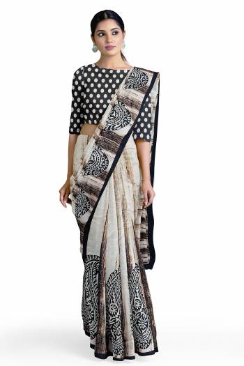 Adorn The Pretty Angelic Look Wearing This Printed Designer Saree With Contrast Colored Blouse. This Saree Is Fabricated On Art Silk Paired With Art Silk Fabricated Blouse. Its Pretty Color Pallete Will Give An Attractive Look To Your Personality. 