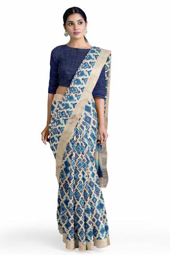 Adorn The Pretty Angelic Look Wearing This Printed Designer Saree With Contrast Colored Blouse. This Saree Is Fabricated On Art Silk Paired With Art Silk Fabricated Blouse. Its Pretty Color Pallete Will Give An Attractive Look To Your Personality. 