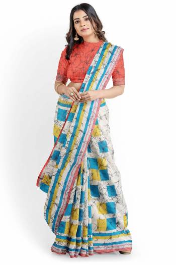 Adorn The Pretty Angelic Look Wearing This Printed Designer Saree With Contrast Colored Blouse. This Saree Is Fabricated On Art Silk Paired With Art Silk Fabricated Blouse. Its Pretty Color Pallete Will Give An Attractive Look To Your Personality. 