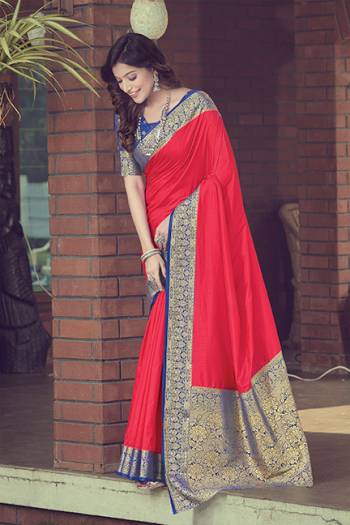 Look Attractive Wearing This Dark Colored Saree Paired With Contrasted Colored Blouse.  This Heavy Designer Jari Jacquard Wevon Saree Is Silk Based Which Gives A Rich Look To Your Personality. Buy This Pretty Saree Now.