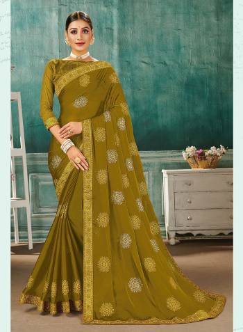 Grab This Pretty Elegant Looking Designer Saree In Fine Color Paired With Maching Colored Blouse. This Saree Are Sahi Chiffon And Blouse Are Art Silk Based Beautified With Embroidery Butta And Embroidery Lace Border. Buy Now.