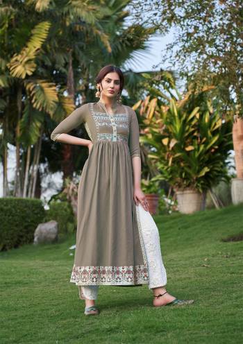 Grab This Readymade Long Kurti In Grey Color Fabricated On Rayon Beautified With Foil Prints. It Is Light In Weight And Easy To Carry All Day Long. 