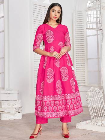 Grab This Readymade Long Kurti And Bottom In Fine Color Fabricated On Rayon Beautified With Designer Block Printed. It Is Light In Weight And Easy To Carry All Day Long. 