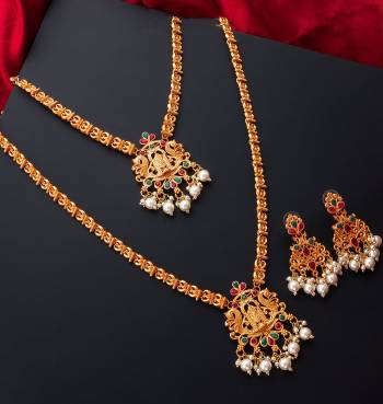 An Enhanced Look To Your Personality By Pairing Up This Beautiful Necklace Set With Your Ethnic Attire. This Pretty Set Is In Gold Color Beautified With Temple Work. Buy Now.