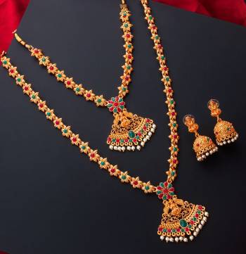 An Enhanced Look To Your Personality By Pairing Up This Beautiful Necklace Set With Your Ethnic Attire. This Pretty Set Is In Gold Color Beautified With Temple Work. Buy Now.