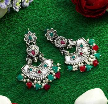 An Enhanced Look To Your Personality By Pairing Up This Beautiful Earring Set With Your Ethnic Attire. This Pretty Set Is In Silver Color Beautified With Kundan Work. Buy Now.