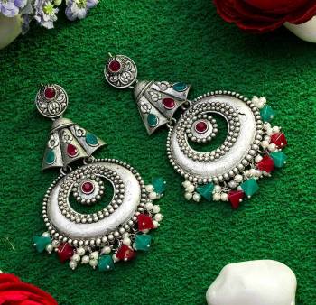 An Enhanced Look To Your Personality By Pairing Up This Beautiful Earring Set With Your Ethnic Attire. This Pretty Set Is In Silver Color Beautified With Kundan Work. Buy Now.