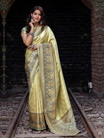 Adorn The Pretty Angelic Look Wearing This Heavy Designer Wevon Saree In Pista Color Paired With Pista Colored Blouse. This Saree Is Fabricated On Banarasi Silk Paired With Blouse. Its Pretty Color Pallete Will Give An Attractive Look To Your Personality. 