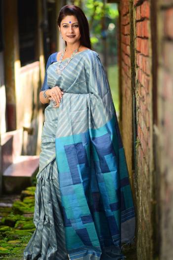 Grab This Designer Silk Based Heavy Weaved Saree In Dark Fine Color. This Saree Are Linen Silk Wevon Jacquard And Blouse Are Fabricated On Art Silk Beautified With Heavy Designer Party Wear Saree. Buy Now