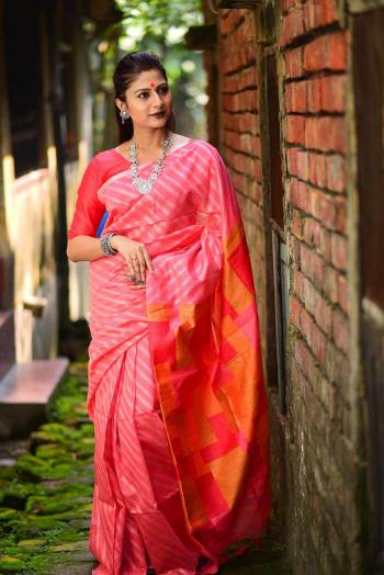 Grab This Designer Silk Based Heavy Weaved Saree In Dark Fine Color. This Saree Are Linen Silk Wevon Jacquard And Blouse Are Fabricated On Art Silk Beautified With Heavy Designer Party Wear Saree. Buy Now