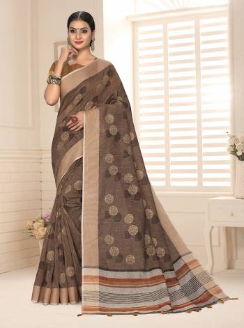 Grab This Pretty Elegant Looking Designer Saree In Dusty Color Paired With Contrasting Colored Blouse. This Saree And Blouse Are Linen Based Beautified With Weaving Designer. Buy Now.