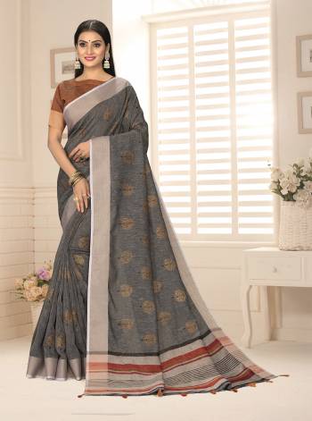 Grab This Pretty Elegant Looking Designer Saree In Dusty Color Paired With Contrasting Colored Blouse. This Saree And Blouse Are Linen Based Beautified With Weaving Designer. Buy Now.