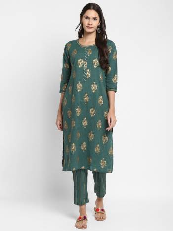 Attrective This Readymade Long Kurti Wiith Pant In Fine Color Fabricated On Cotton Beautified With Designer Foil Print. It Is Light In Weight And Easy To Carry All Day Long. 