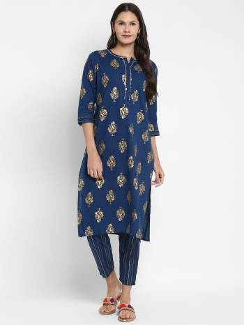 Attrective This Readymade Long Kurti Wiith Pant In Fine Color Fabricated On Cotton Beautified With Designer Foil Print. It Is Light In Weight And Easy To Carry All Day Long. 