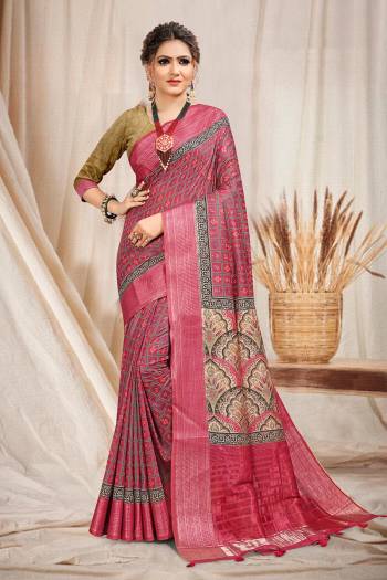 You Will Definitely Earn Lots Of Compliments Wearing This Designer Saree In English Color. This Saree Is South Cotton With Wevon Jari Pallu Based Beautified With Floral Prints. Buy This Saree Now.