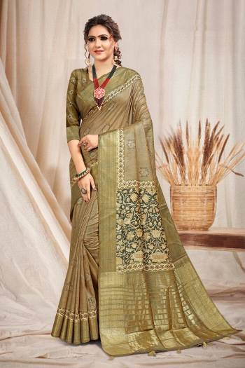 You Will Definitely Earn Lots Of Compliments Wearing This Designer Saree In English Color. This Saree Is South Cotton With Wevon Jari Pallu Based Beautified With Floral Prints. Buy This Saree Now.