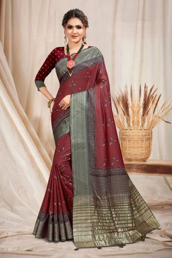 You Will Definitely Earn Lots Of Compliments Wearing This Designer Saree In English Color. This Saree Is South Cotton With Wevon Jari Pallu Based Beautified With Floral Prints. Buy This Saree Now.